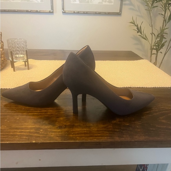 Navy Blue pumps size 8 - Picture 1 of 3